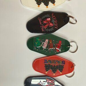 Set Of 5 Retro Motel Keychains With Festive Christmas Designs